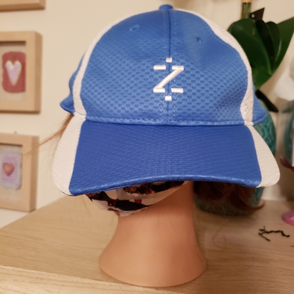 IZOD Men's hat - Picture 1 of 8